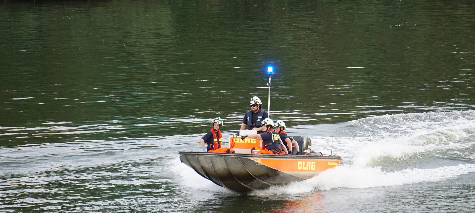 DLRG übt Katastrophenschutz in Bad Honnef und am Rotter See