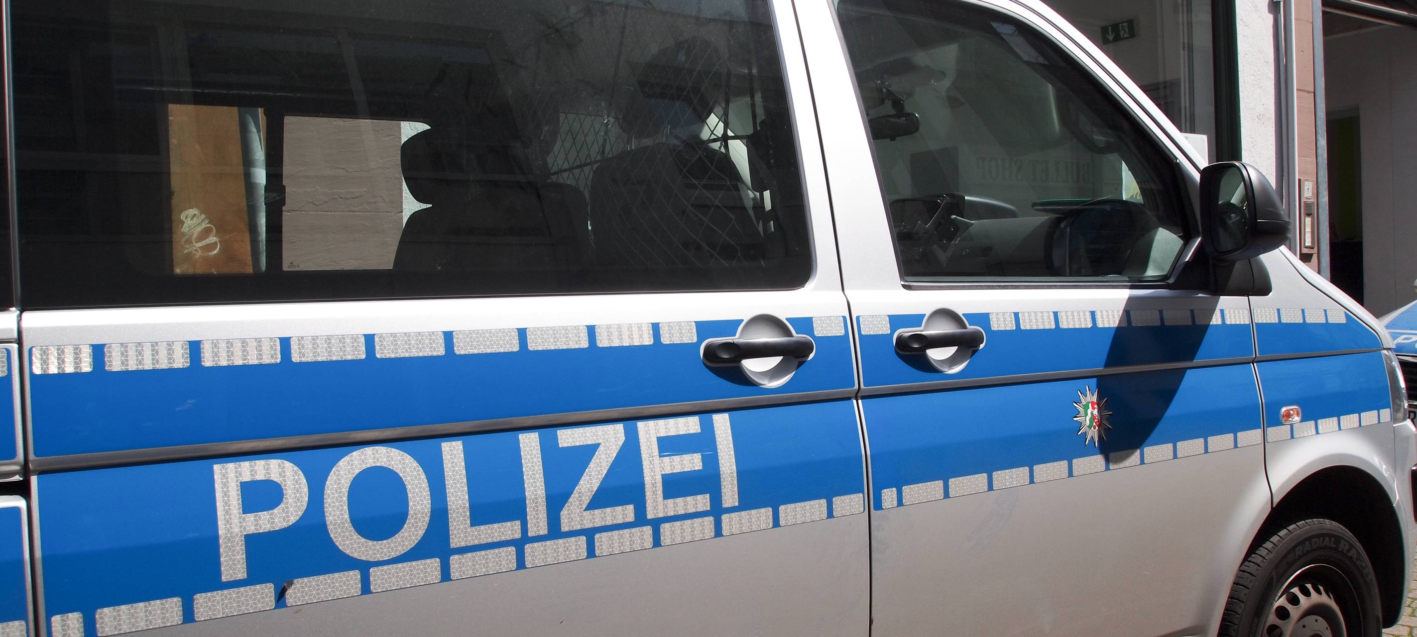 Sankt Augustin: Fotofahndung nach Tankstellenüberfall