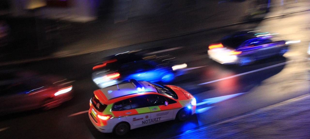 Notoperation: Familien verunglückt auf der A61