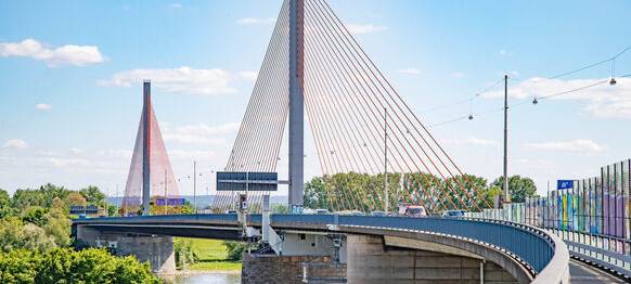 Bonner Nordbrücke: Lkw-Waage nimmt Betrieb auf