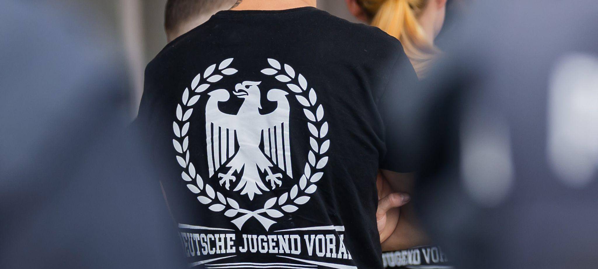 "Deutsche Jugend voran"
