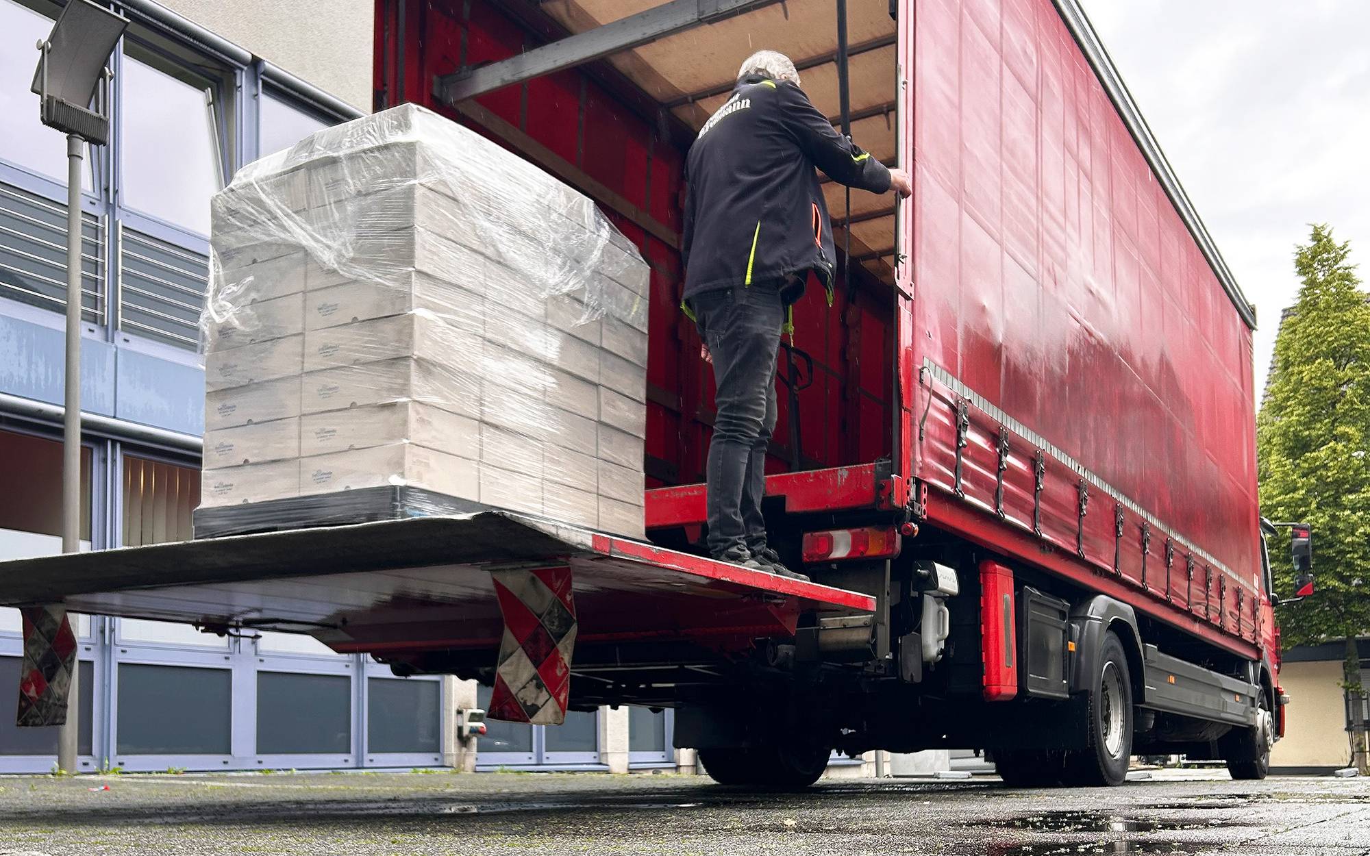 Drei Lkw-Ladungen: Dokumente des Lohmarer Stadtarchivs