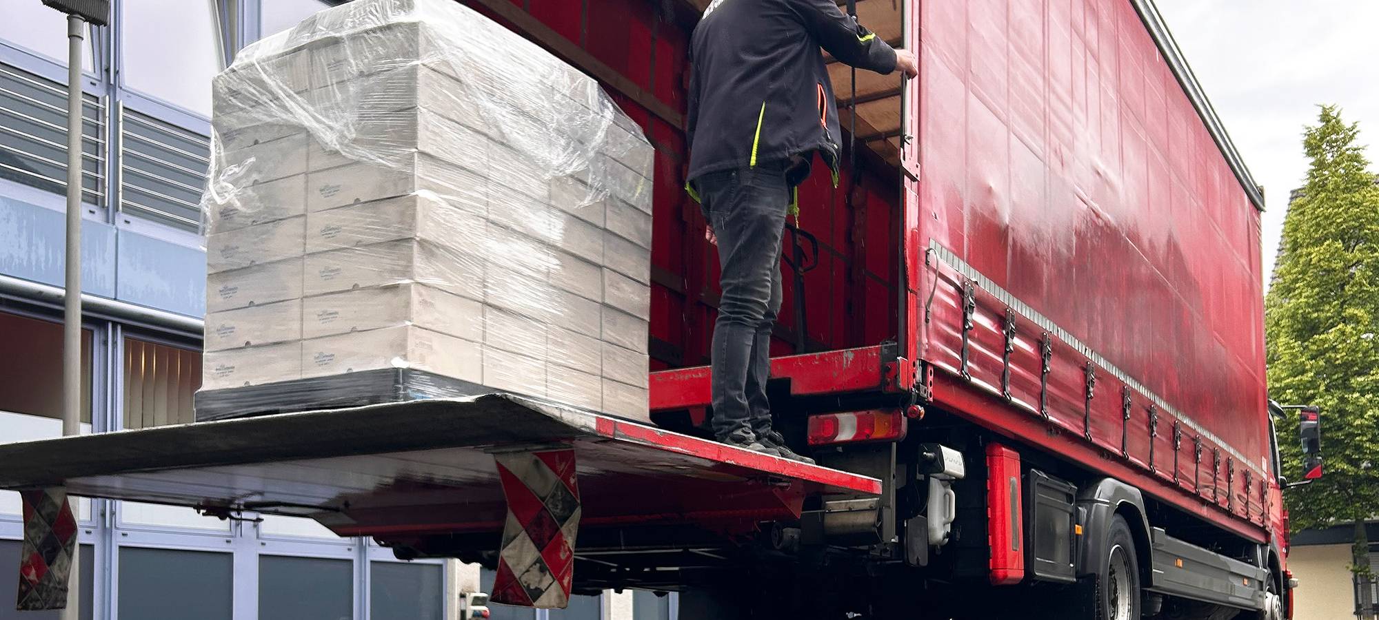 Drei Lkw-Ladungen: Dokumente des Lohmarer Stadtarchivs