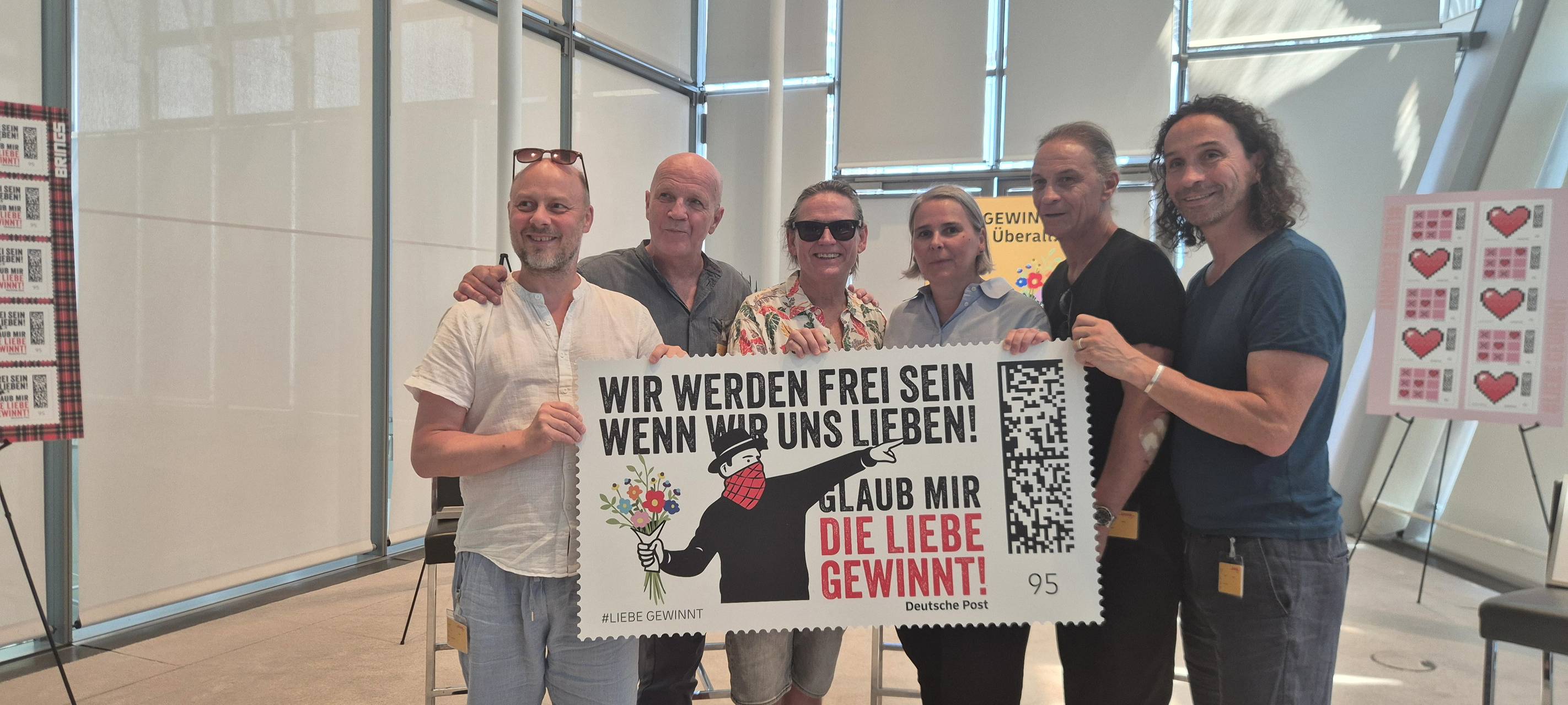 "Liebe gewinnt" - Brings mit eigener Briefmarke geehrt