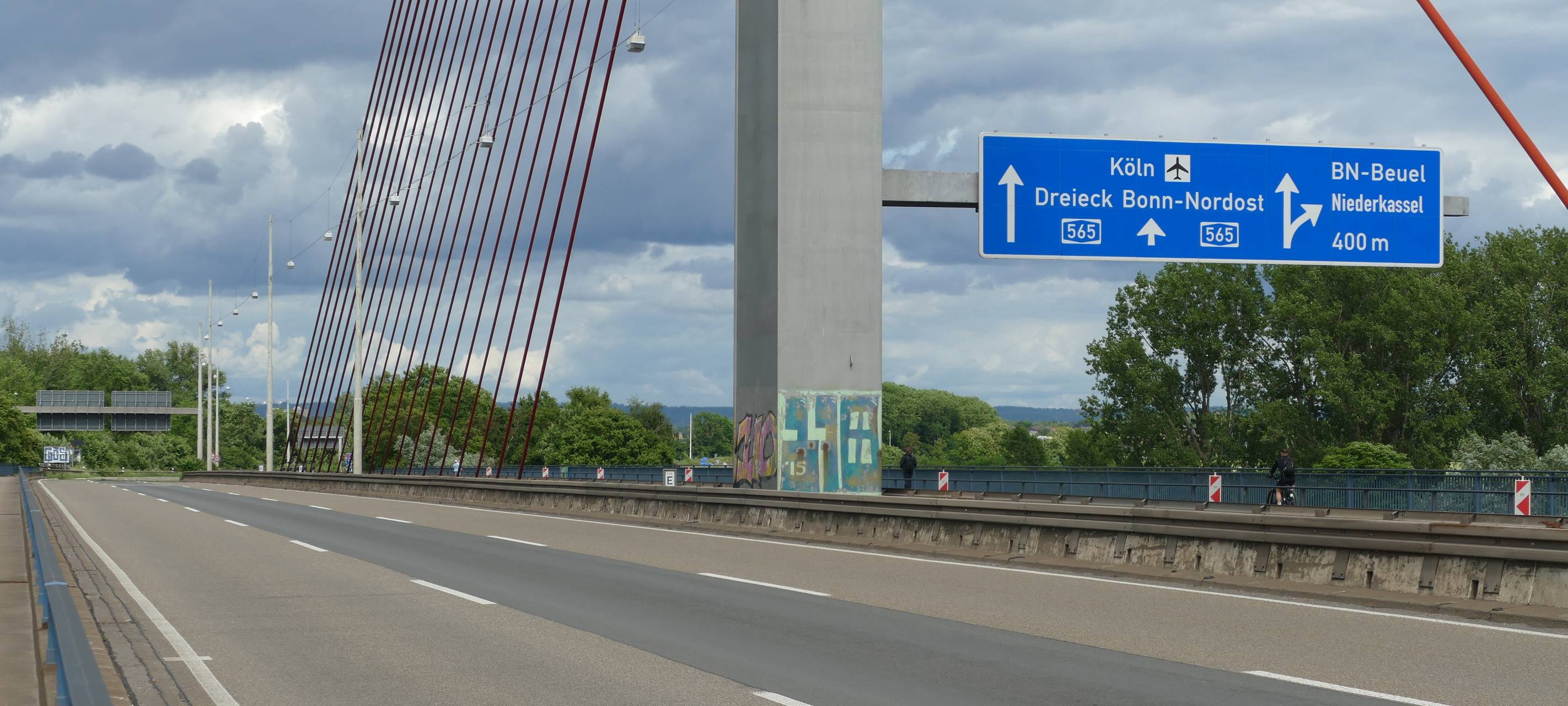 Guido Déus hofft auf Auto-Spuren auf der Bonner Nordbrücke