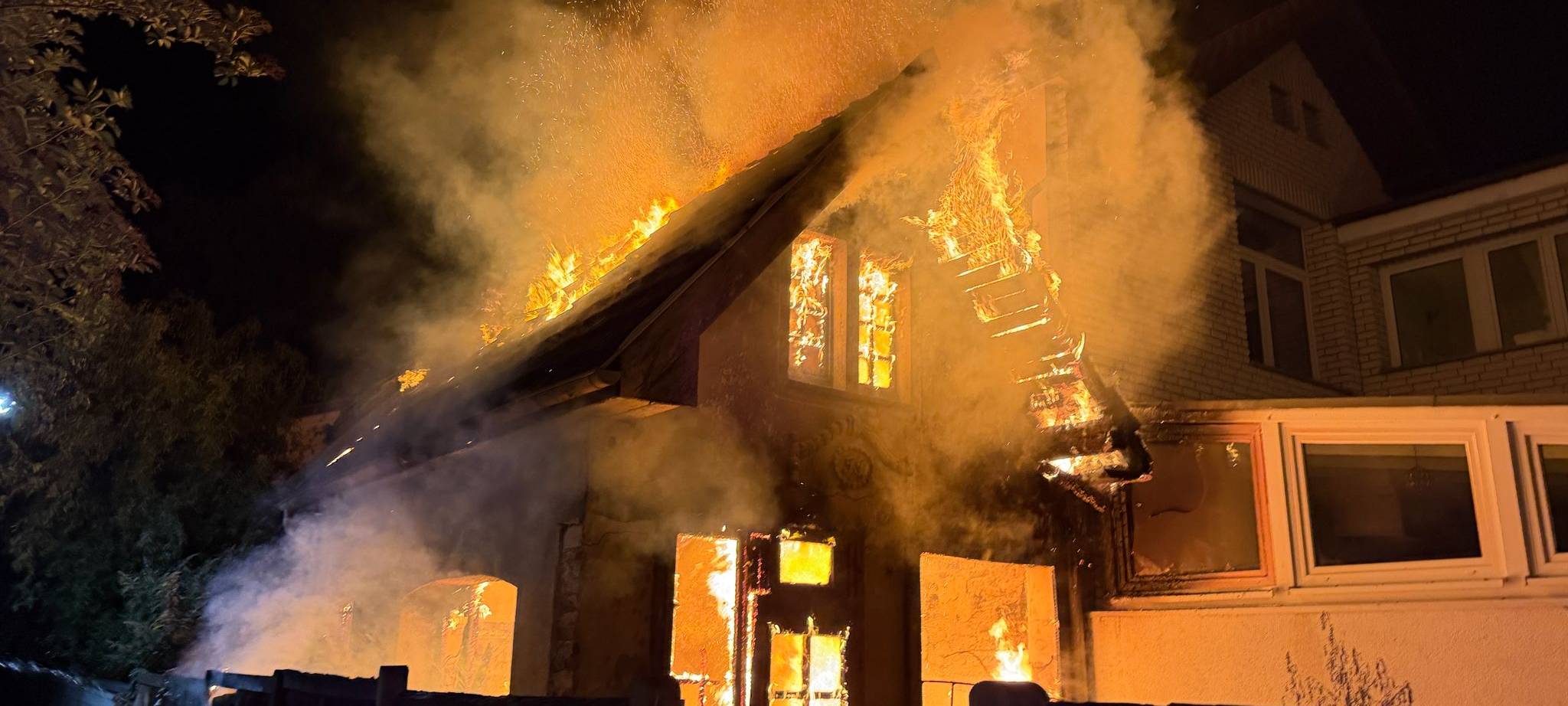 Königswinter: Feuer zerstört Schuppen mitten in der Altstadt