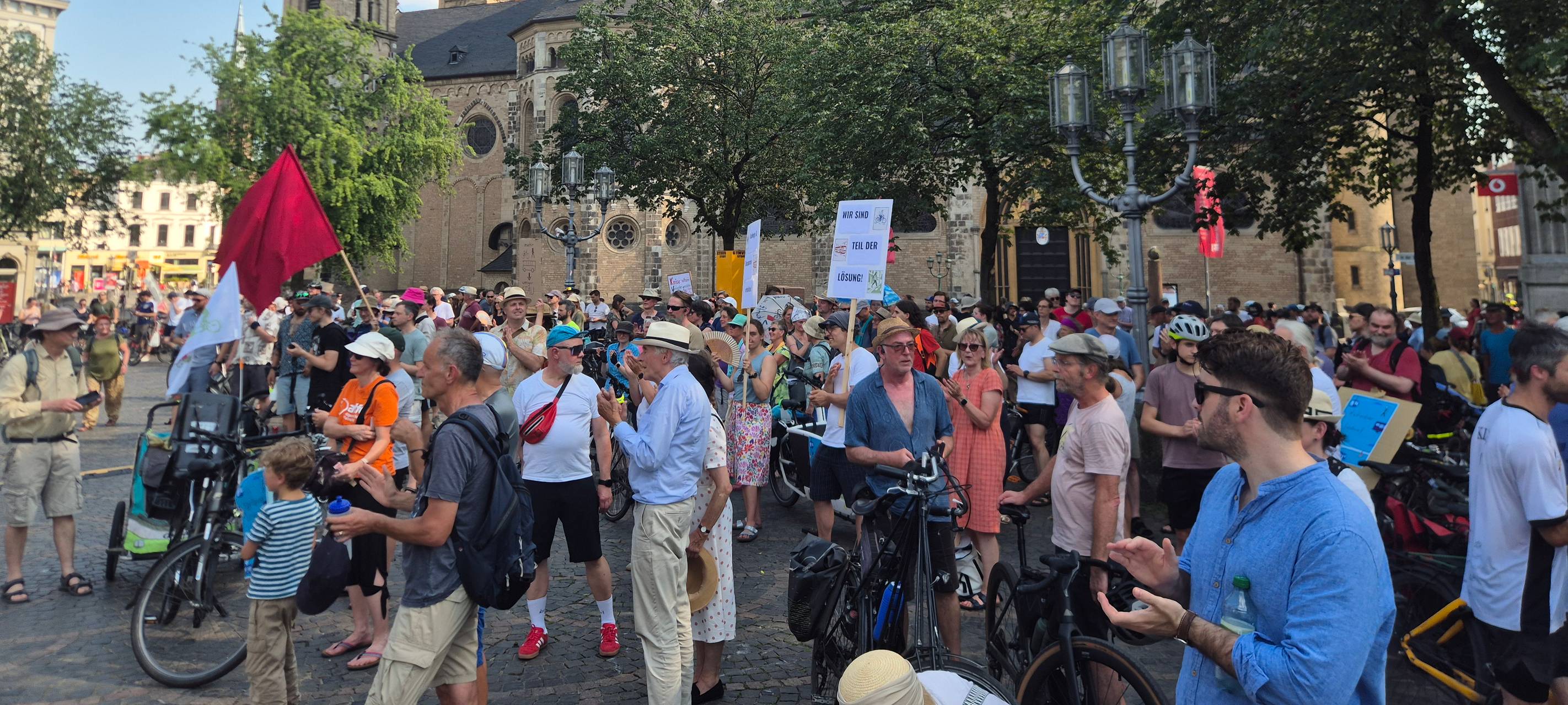 "Wir sind Teil der Lösung" - Radkundgebung auf dem Bonner