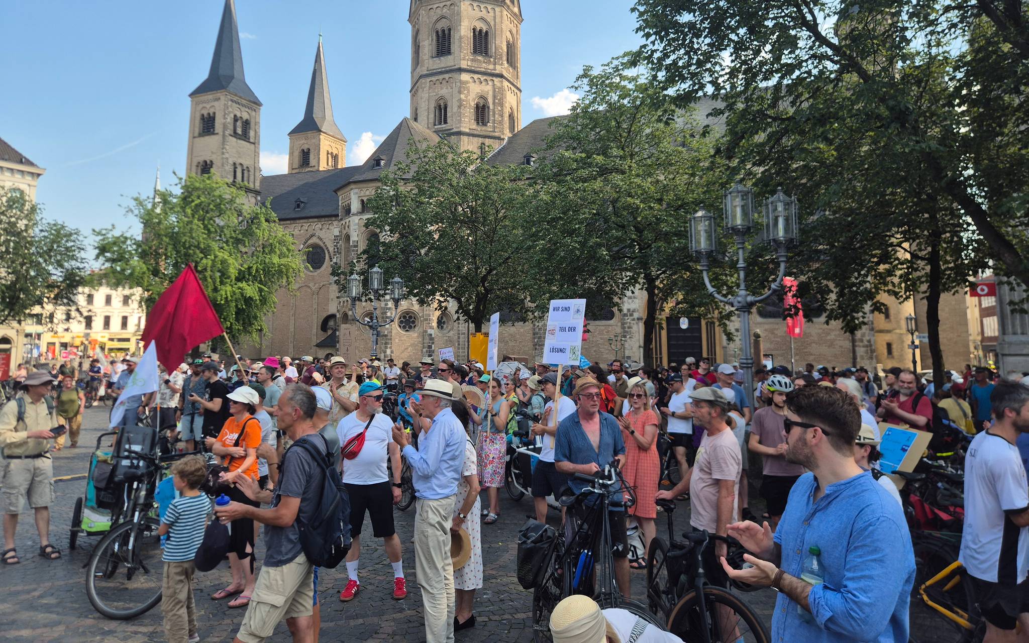 "Wir sind Teil der Lösung" - Radkundgebung auf dem Bonner