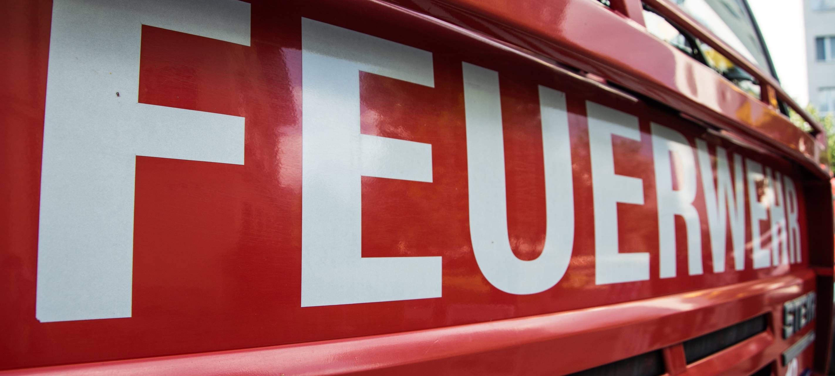 Flächenbrand in Troisdorf: Altenrather Straße gesperrt