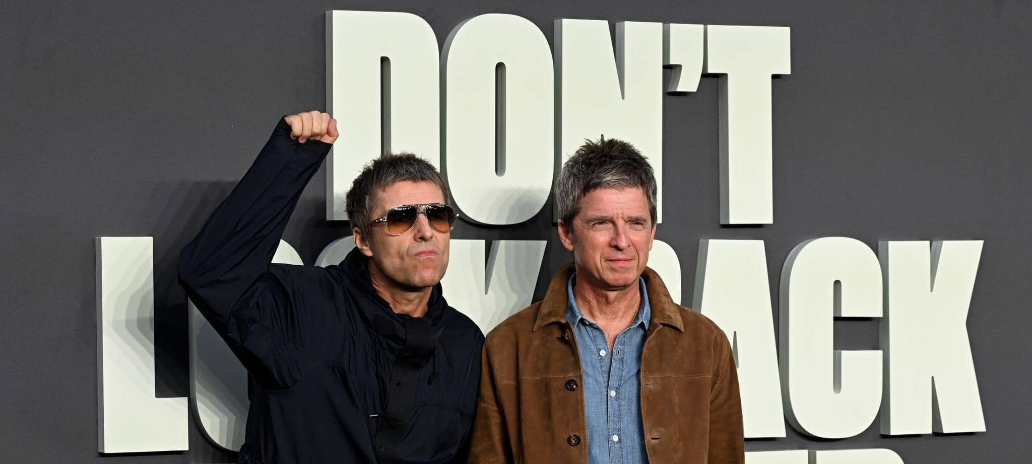 Liam Gallagher (l) und Noel Gallagher