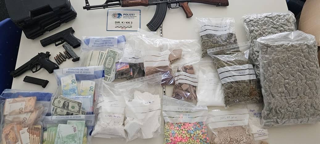 Troisdorf: Massive Drogen- und Waffenfunde